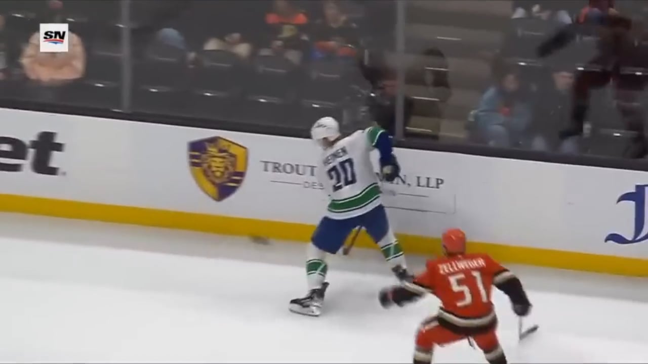 Heinen Makes Play on Rim Along Wall for Breakout