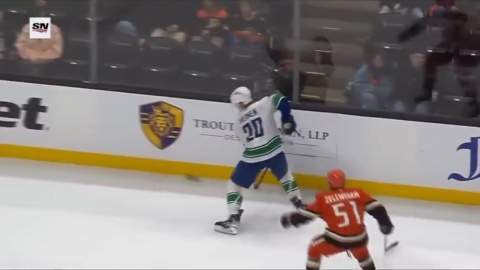 Heinen Makes Play on Rim Along Wall for Breakout