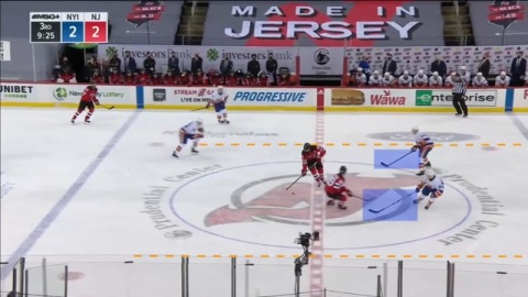 Hard Gap in Neutral Zone by Islanders on 2 vs 2